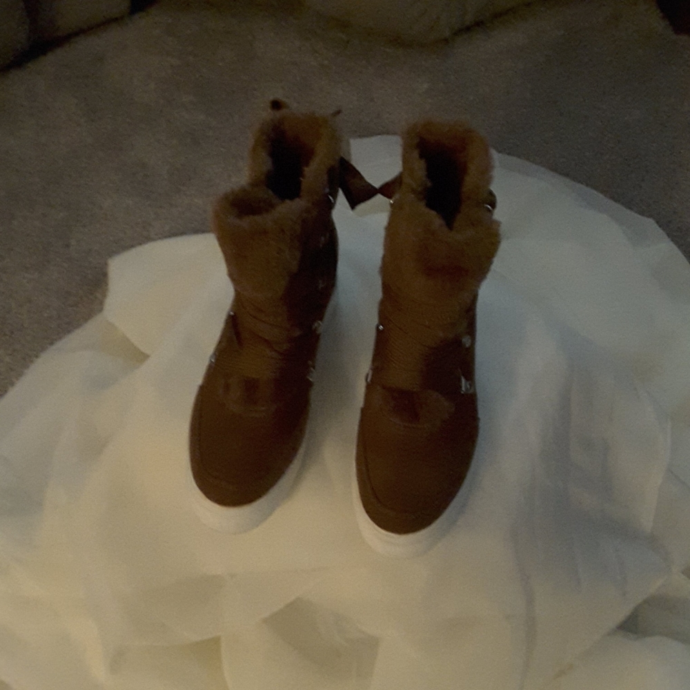 Shoes - Picture 2 of 3
